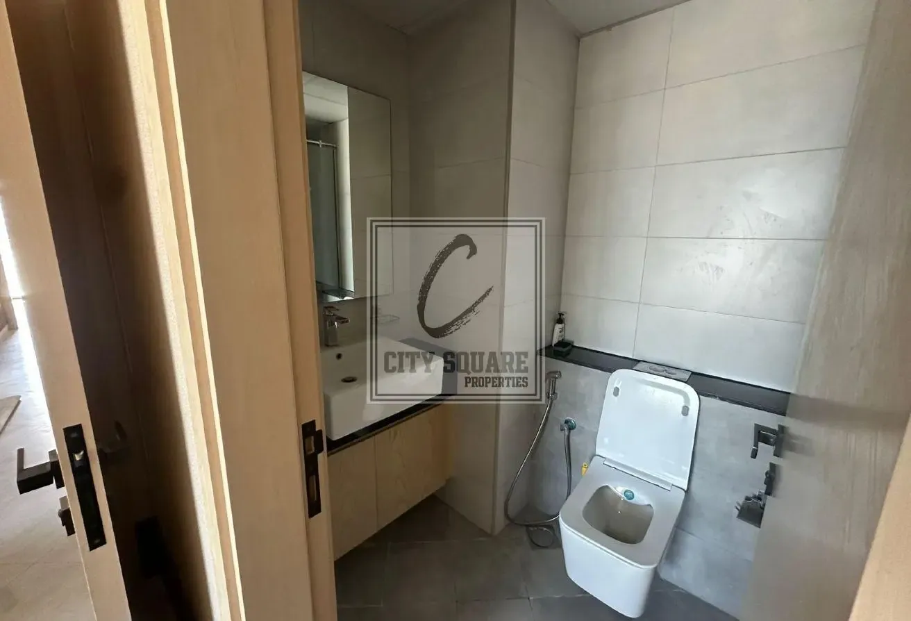 Spacious 3 BR for sale | vacant | 2 parking spots