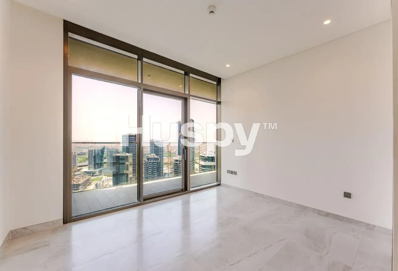 High Floor | Canal View | Waterfront Community