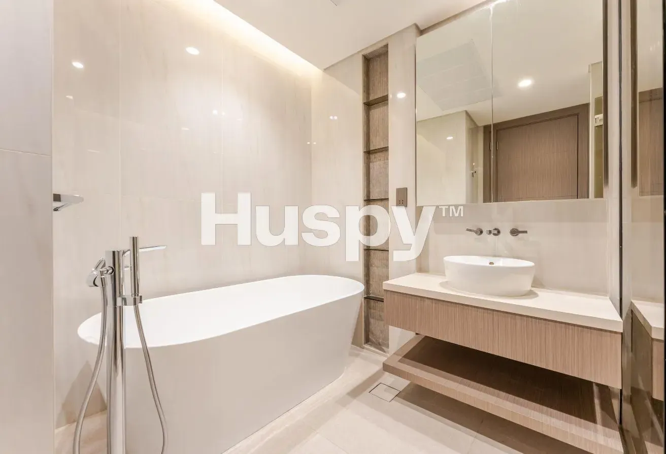 High Floor | Canal View | Waterfront Community