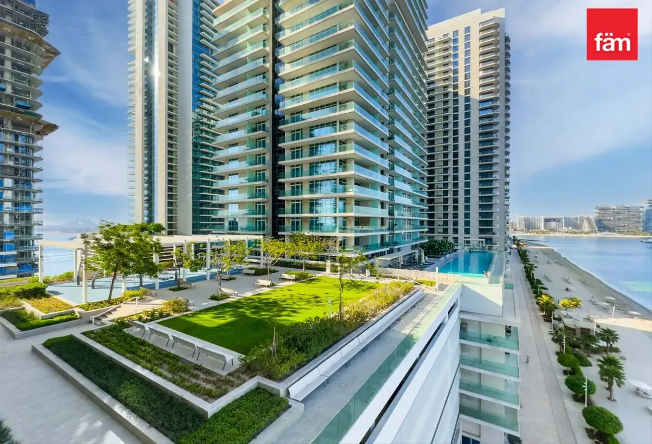 Panoramic Skyline Views | Upgraded | Private Beach
