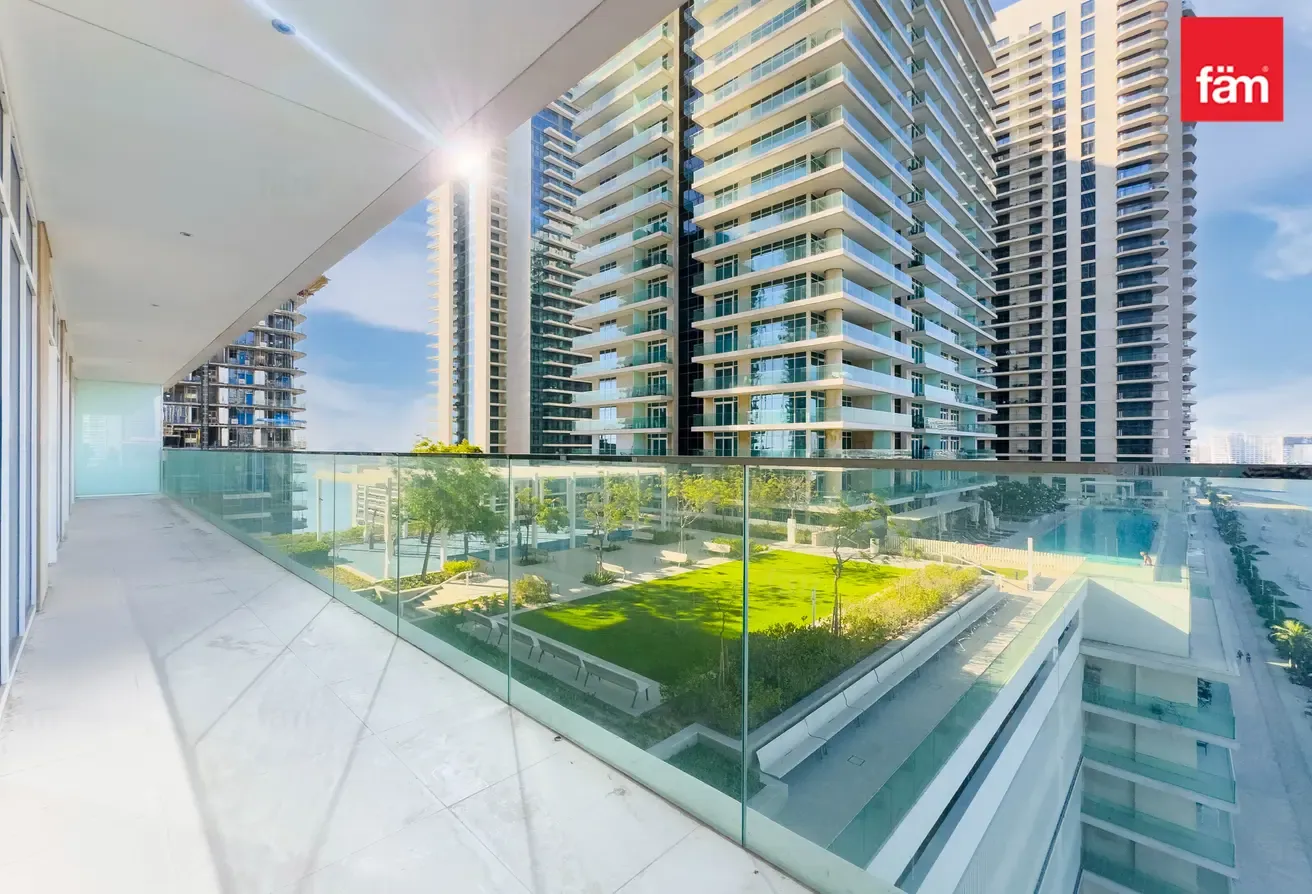Panoramic Skyline Views | Upgraded | Private Beach