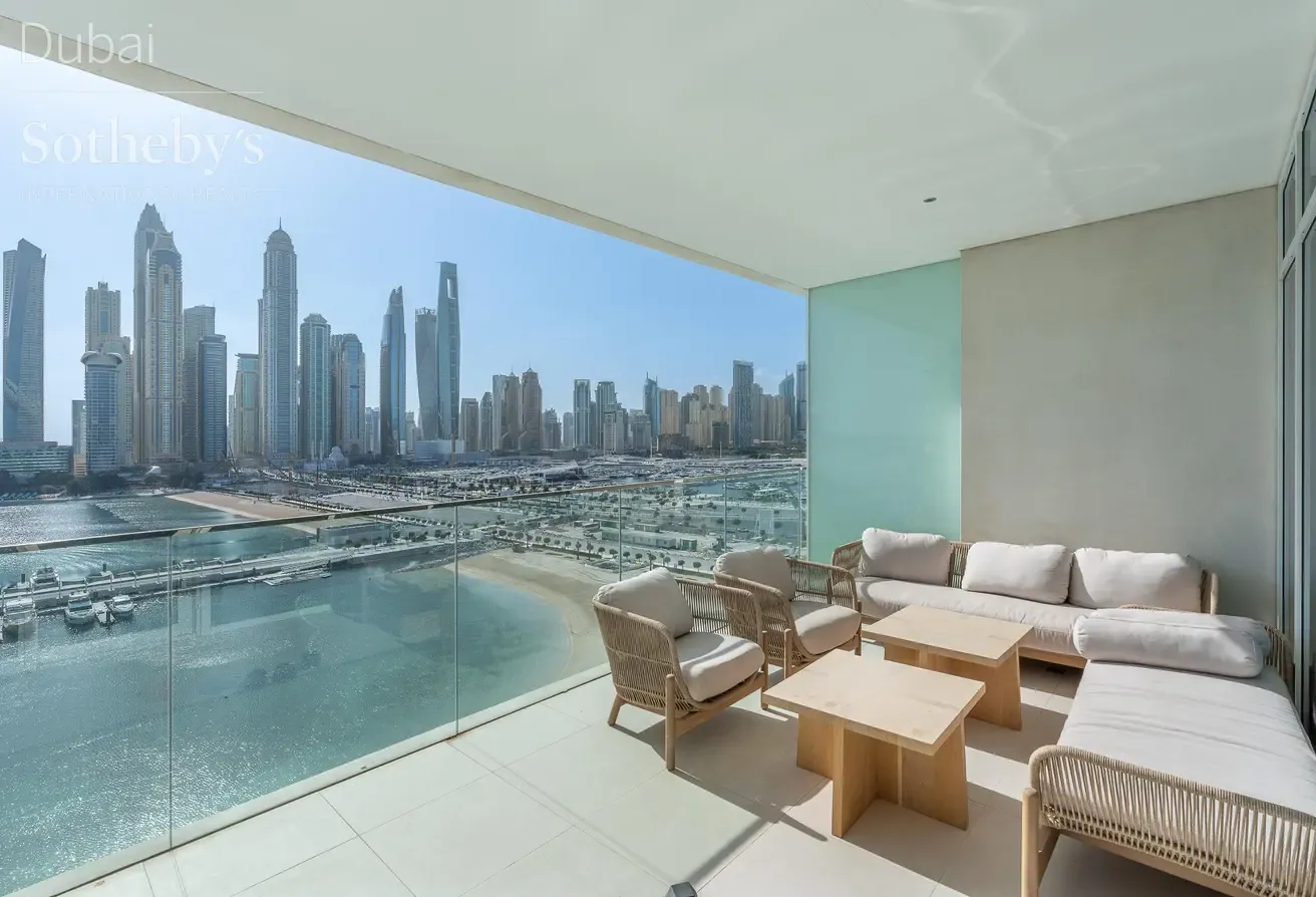 Contemporary Apartment with Full Marina View