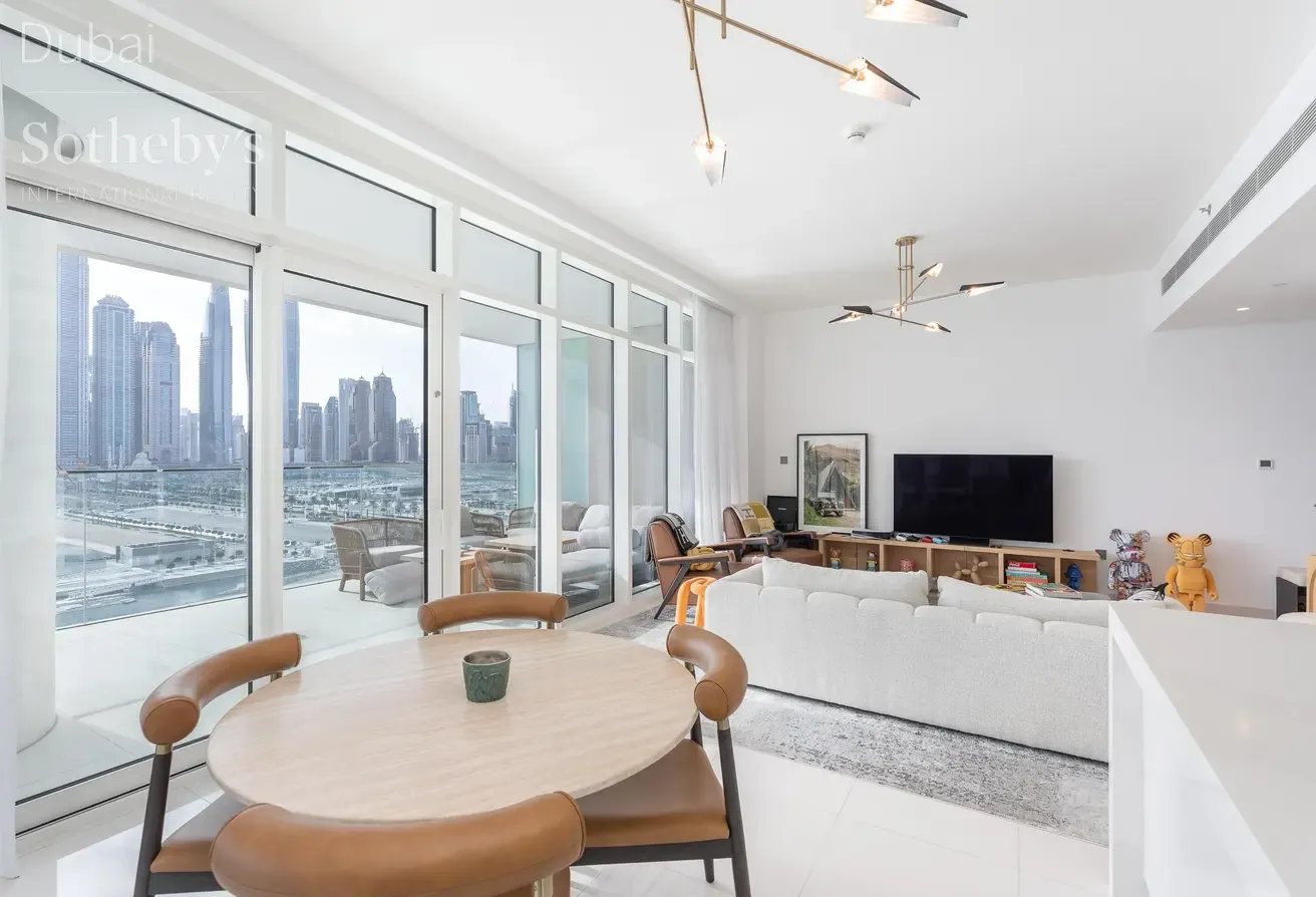 Contemporary Apartment with Full Marina View