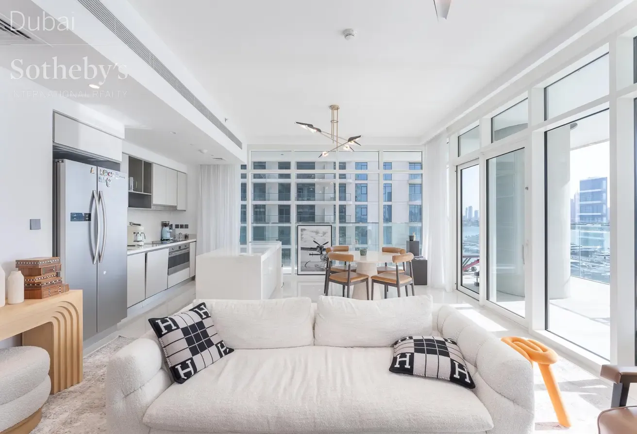 Contemporary Apartment with Full Marina View