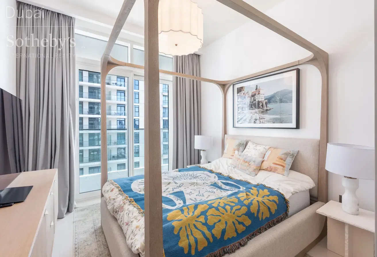 Contemporary Apartment with Full Marina View