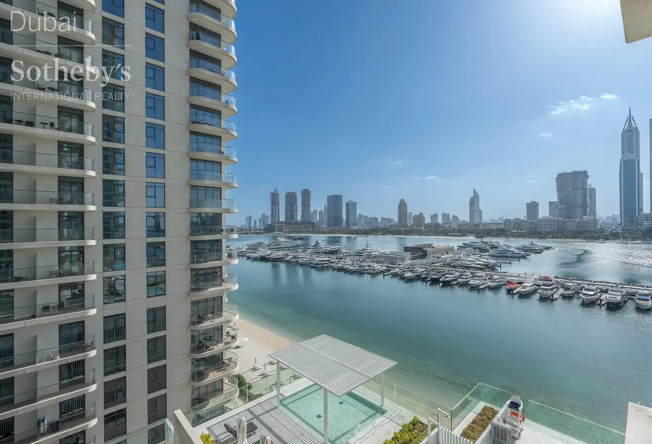 Contemporary Apartment with Full Marina View