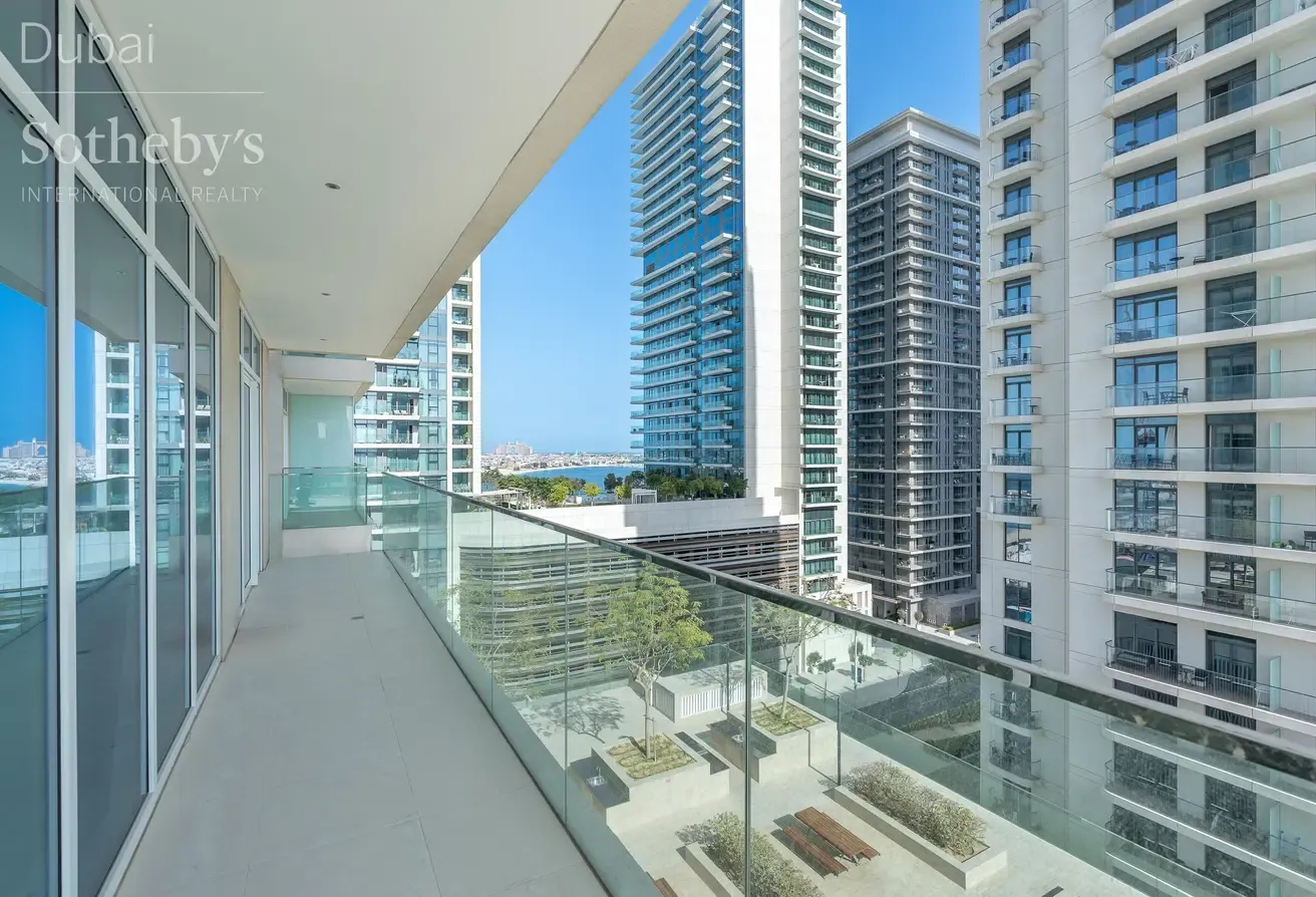Contemporary Apartment with Full Marina View
