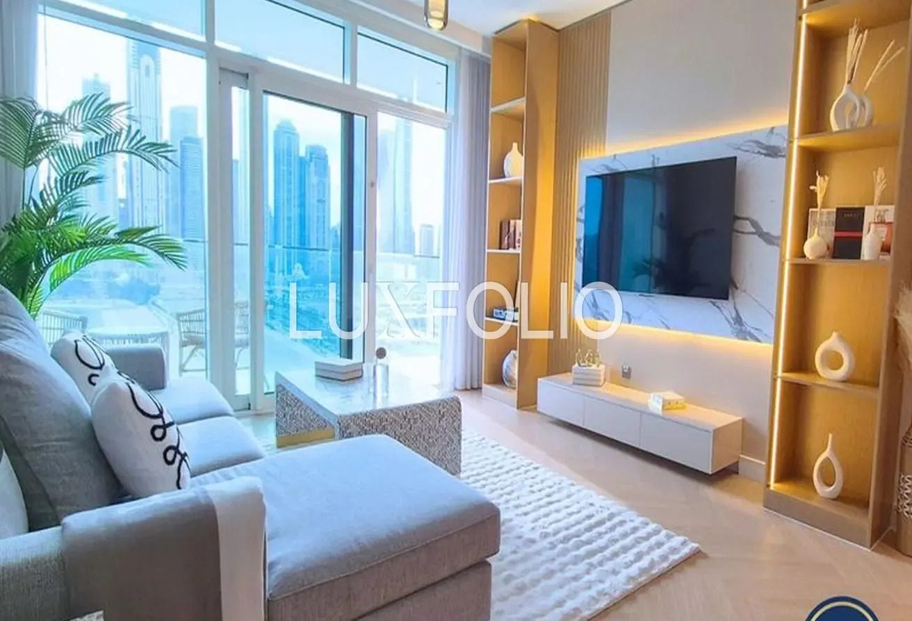 RARE LAYOUT WITH UPGRADES | MARINA SKYLINE