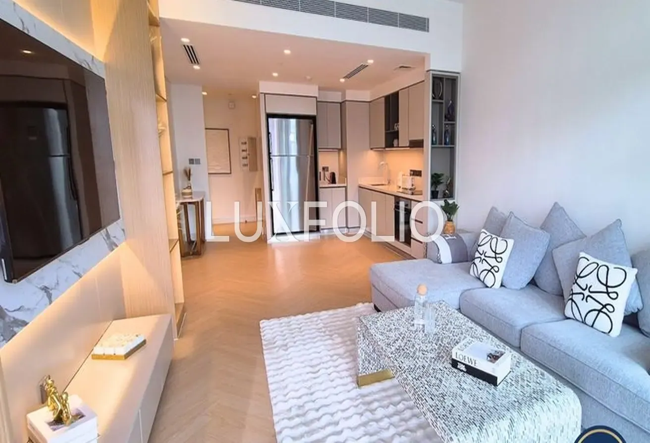 RARE LAYOUT WITH UPGRADES | MARINA SKYLINE