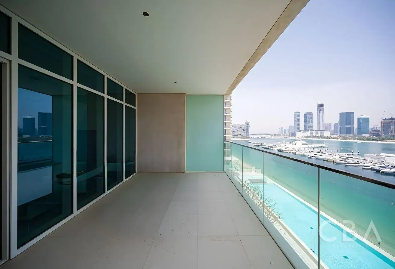 Bigger layout | Sea and skyline view | Vacant