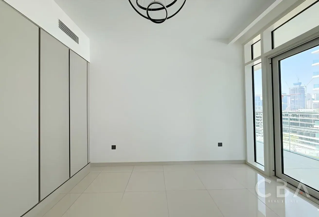 Bigger layout | Sea and skyline view | Vacant