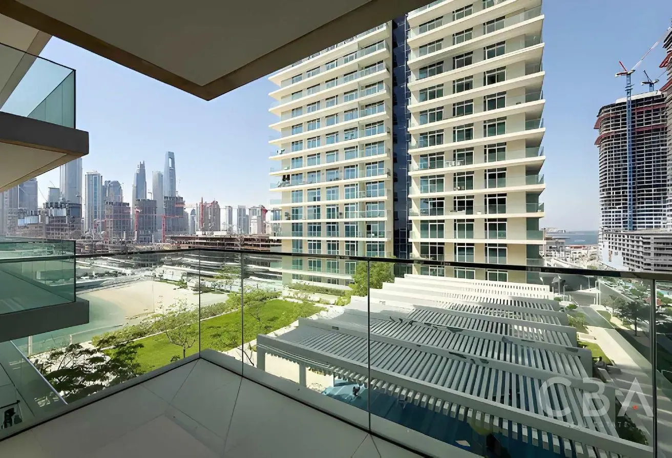 Bigger layout | Sea and skyline view | Vacant