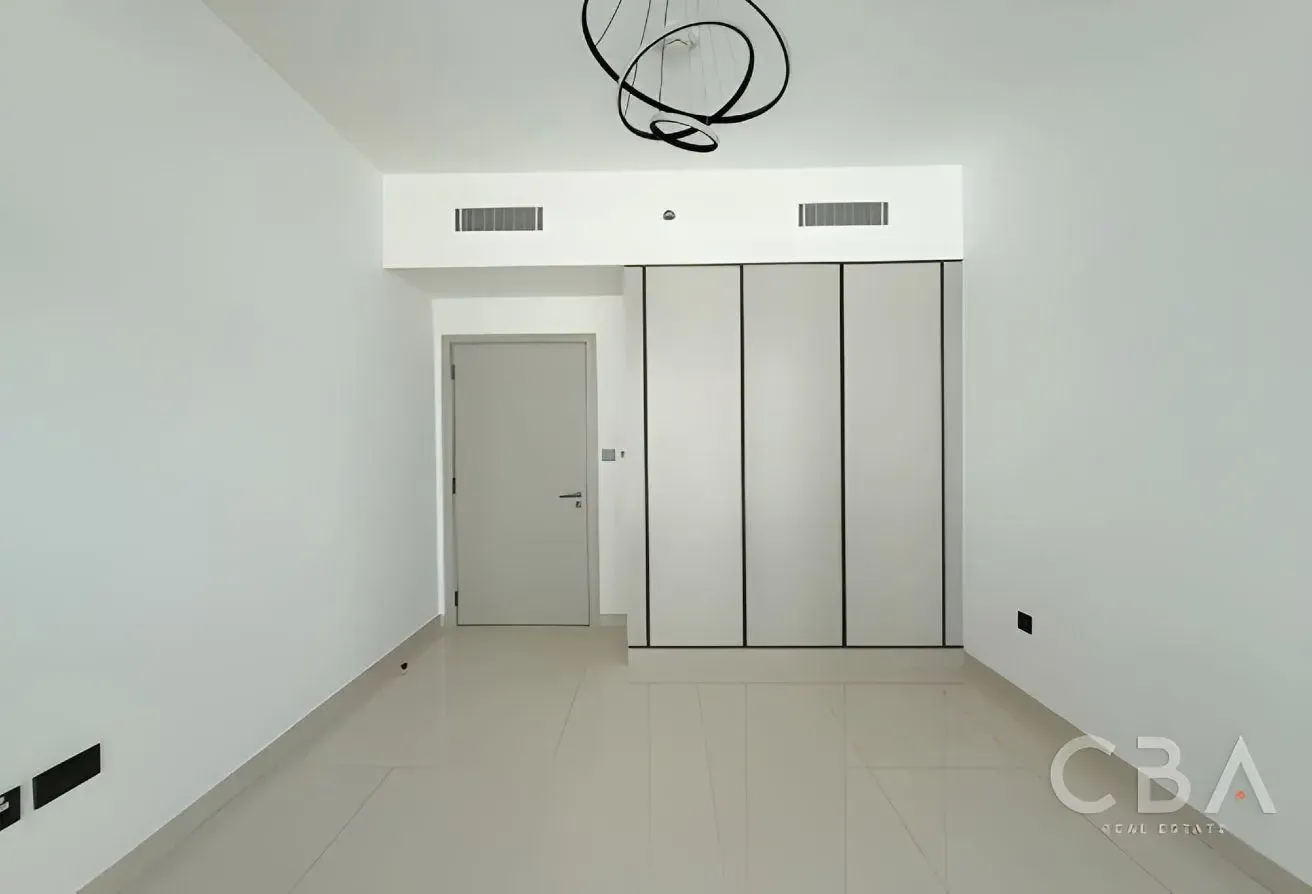 Bigger layout | Sea and skyline view | Vacant