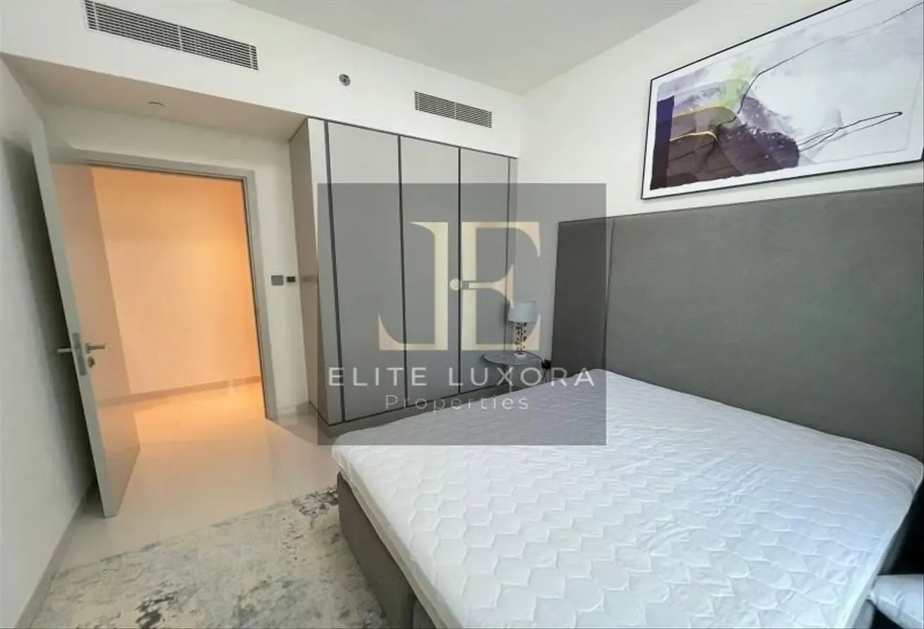 Vacant | Sunrise Bay Beachfront| Marina Living