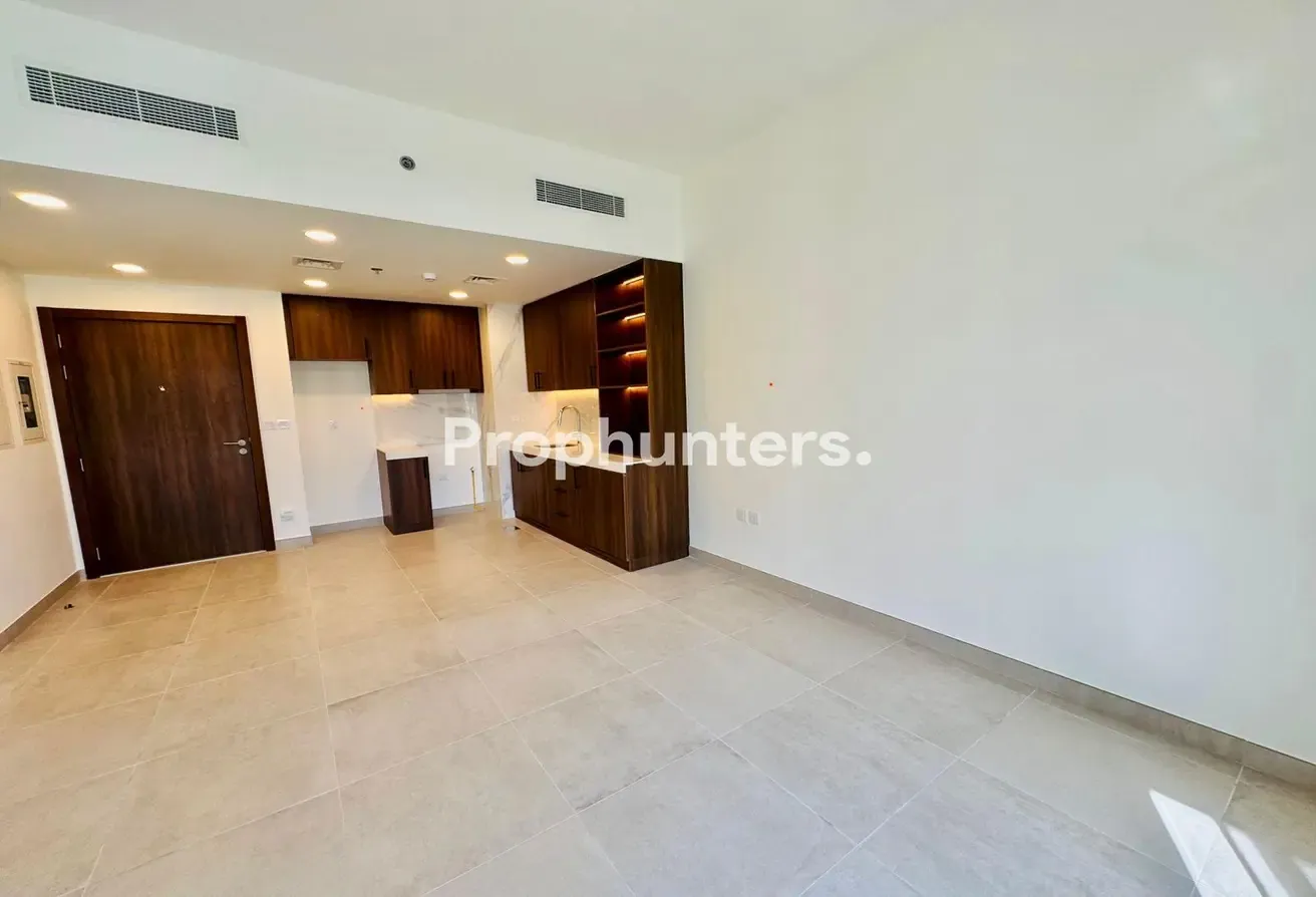 Modern 2BR Apartment | Pool View | Balcony