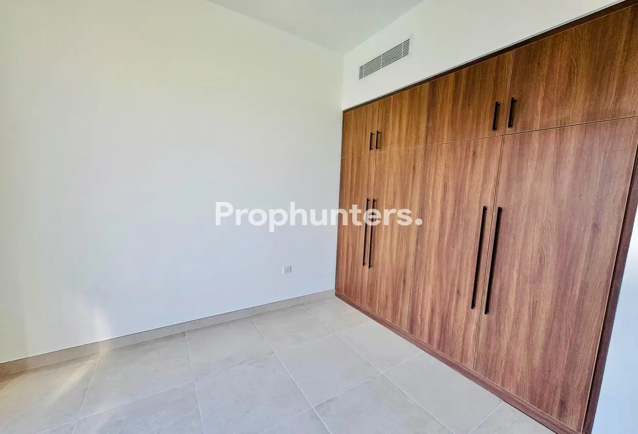 Modern 2BR Apartment | Pool View | Balcony