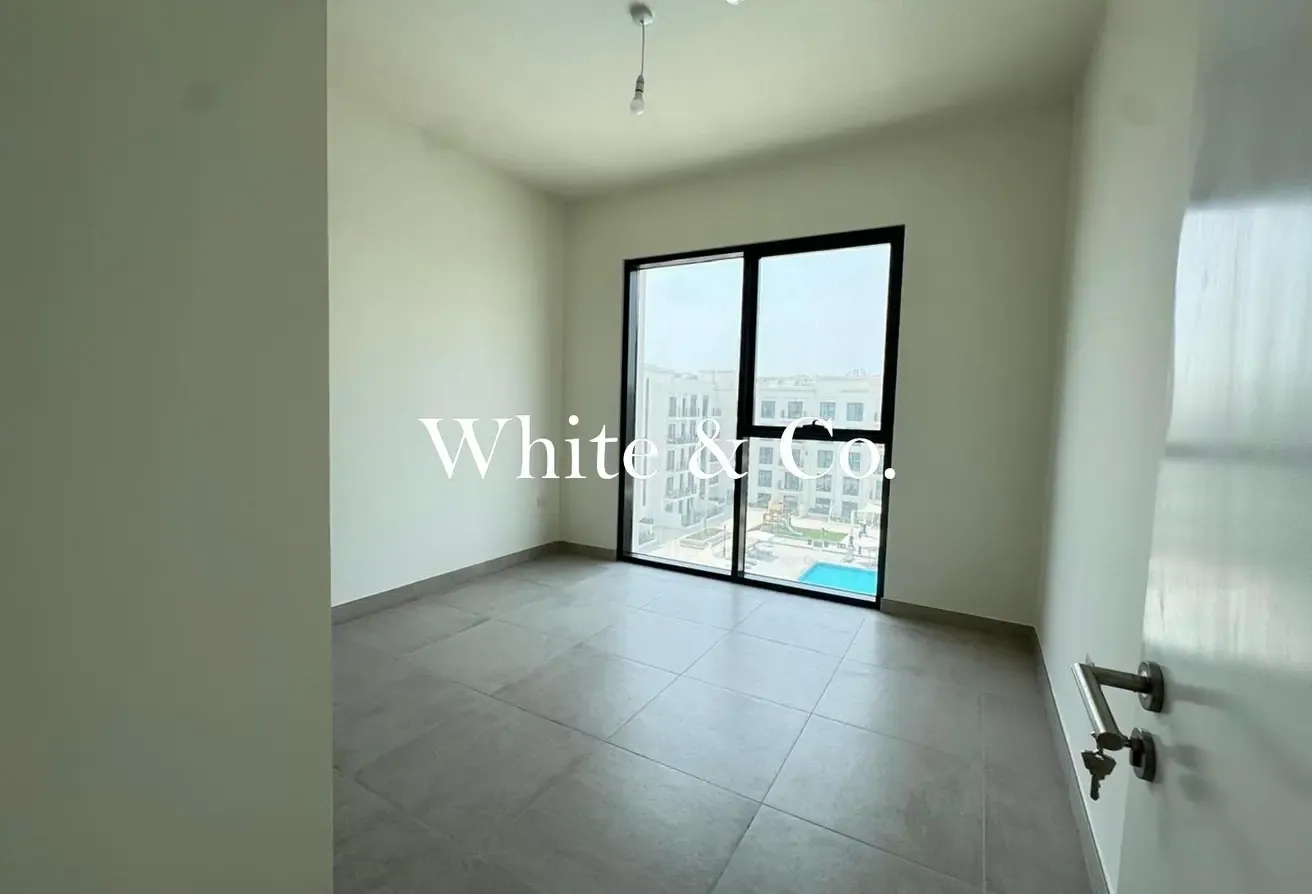 Corner Unit | Pool View | Bright Layout