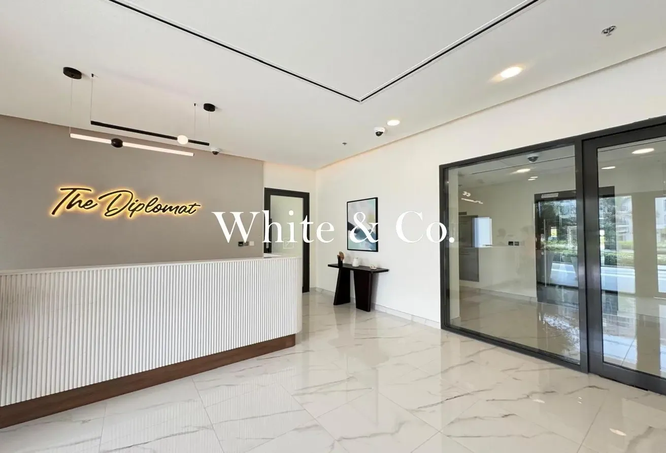 Corner Unit | Pool View | Bright Layout