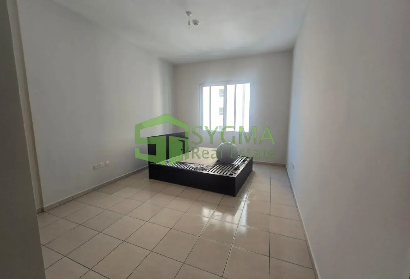SPACIOUS 1 BEDROOM WITH BALCONY WITH PARKING