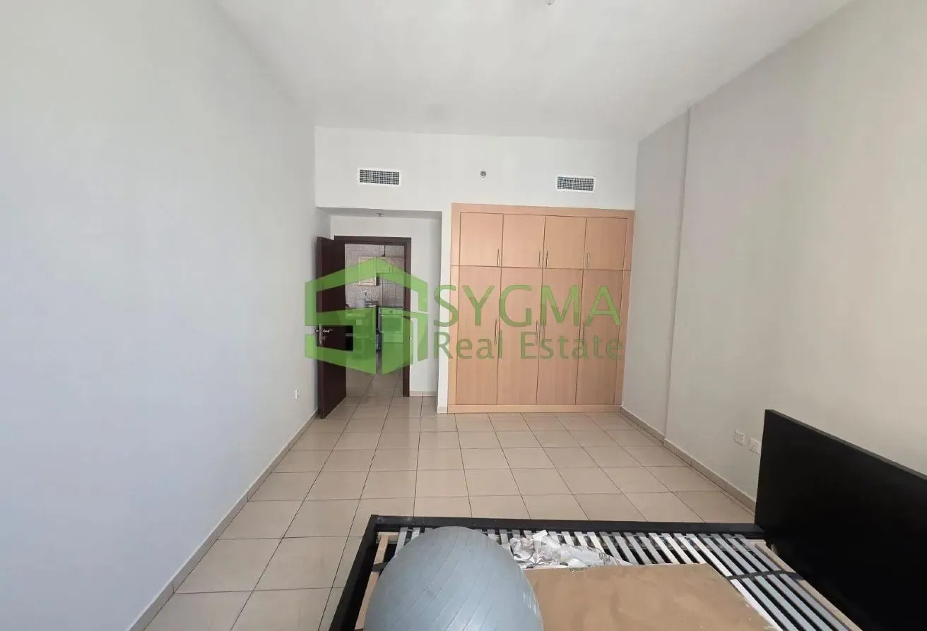 SPACIOUS 1 BEDROOM WITH BALCONY WITH PARKING