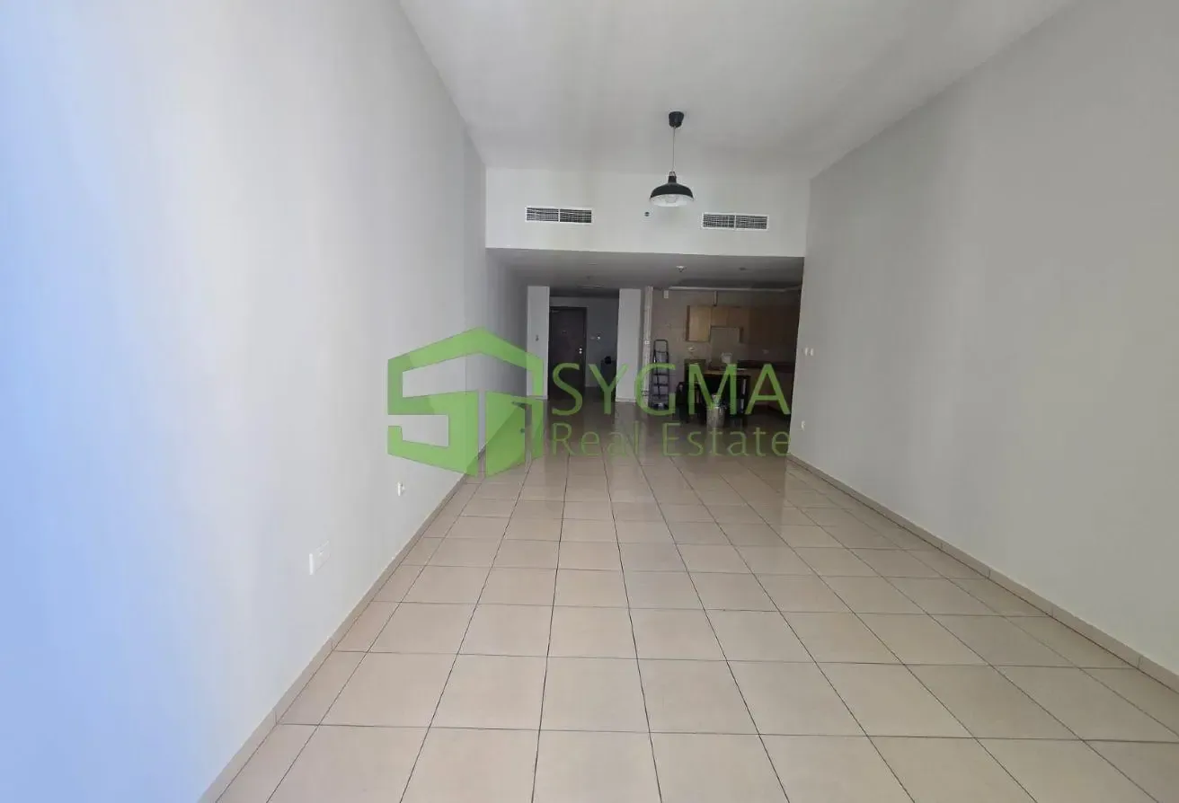 SPACIOUS 1 BEDROOM WITH BALCONY WITH PARKING