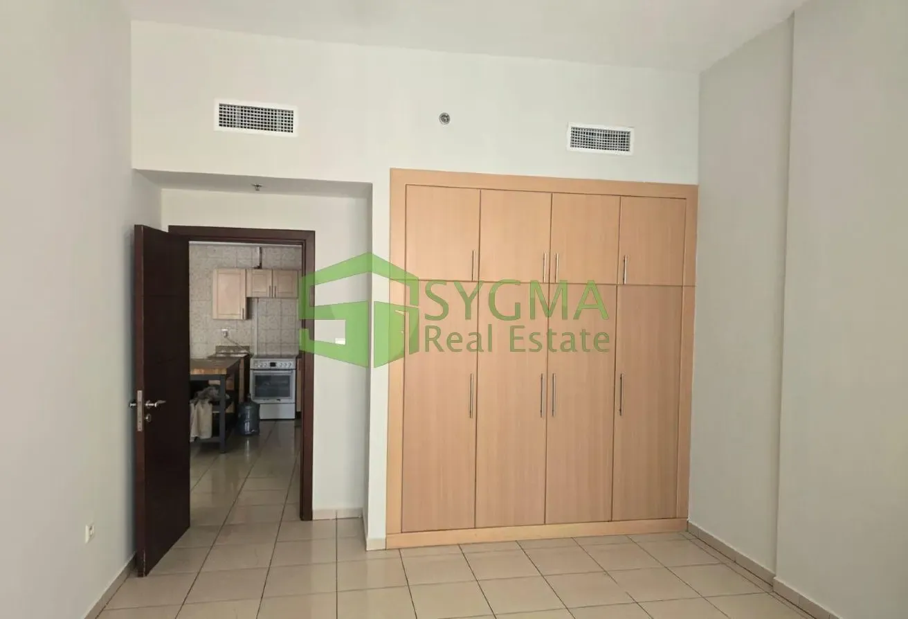 SPACIOUS 1 BEDROOM WITH BALCONY WITH PARKING