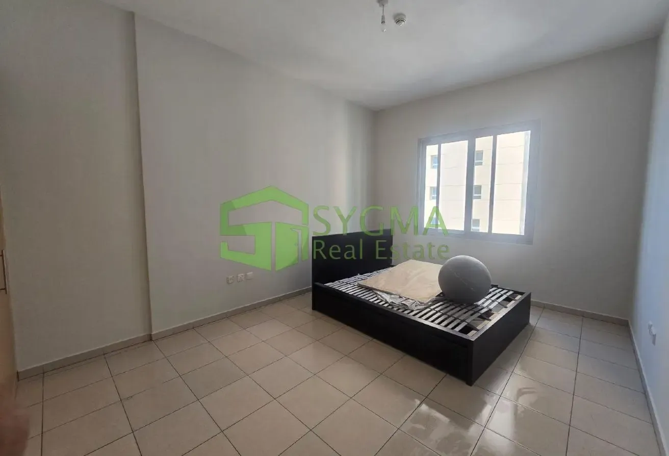 SPACIOUS 1 BEDROOM WITH BALCONY WITH PARKING