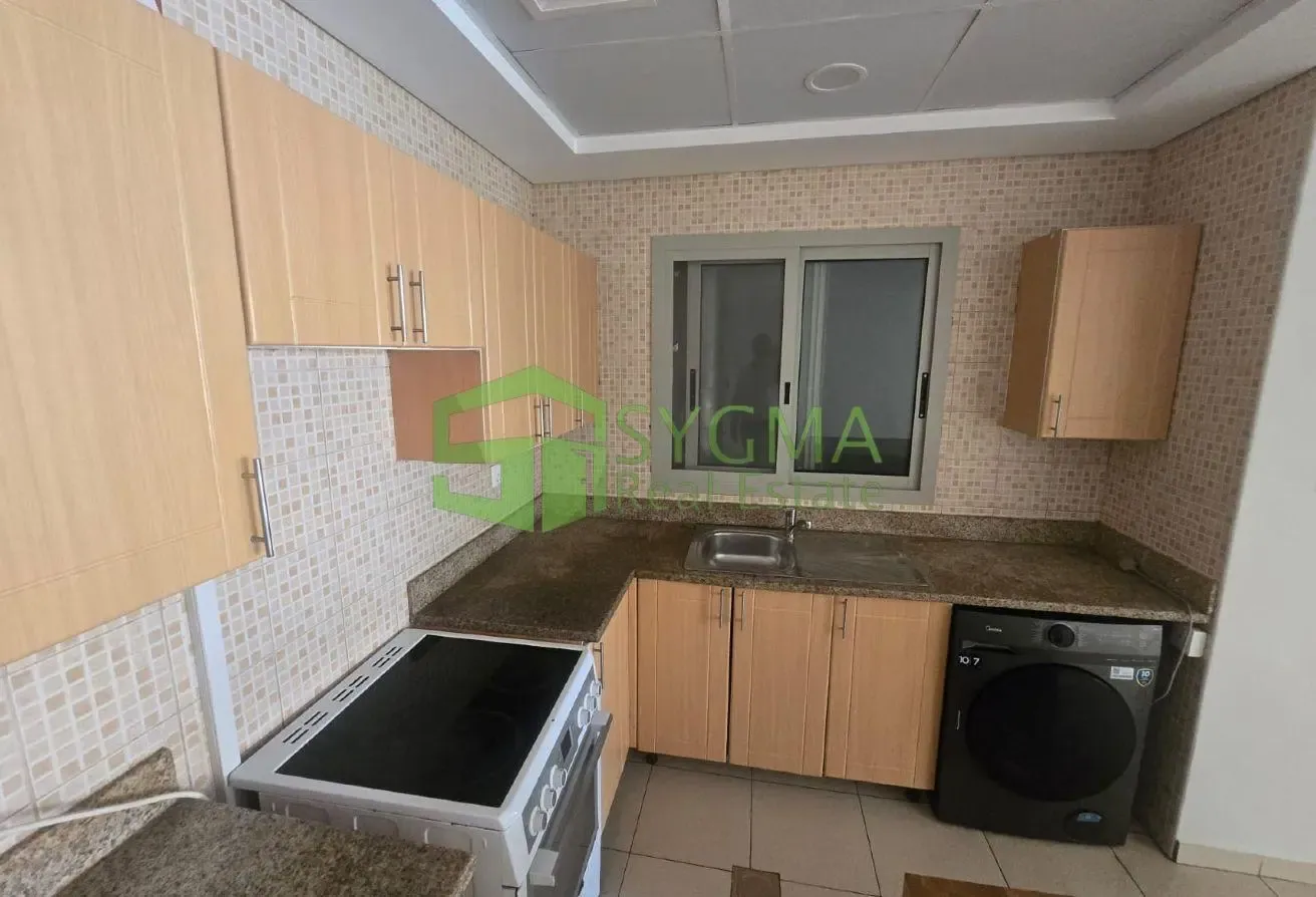 SPACIOUS 1 BEDROOM WITH BALCONY WITH PARKING