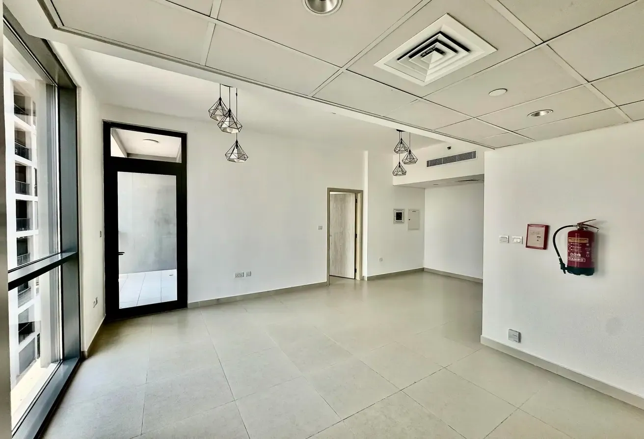 Retail Street View | Open Kitchen | Mid Floor