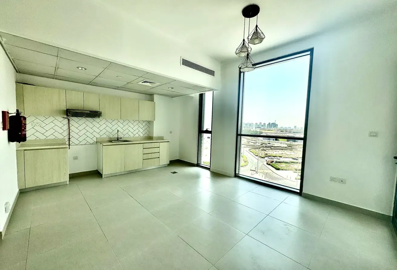 Retail Street View | Open Kitchen | Mid Floor