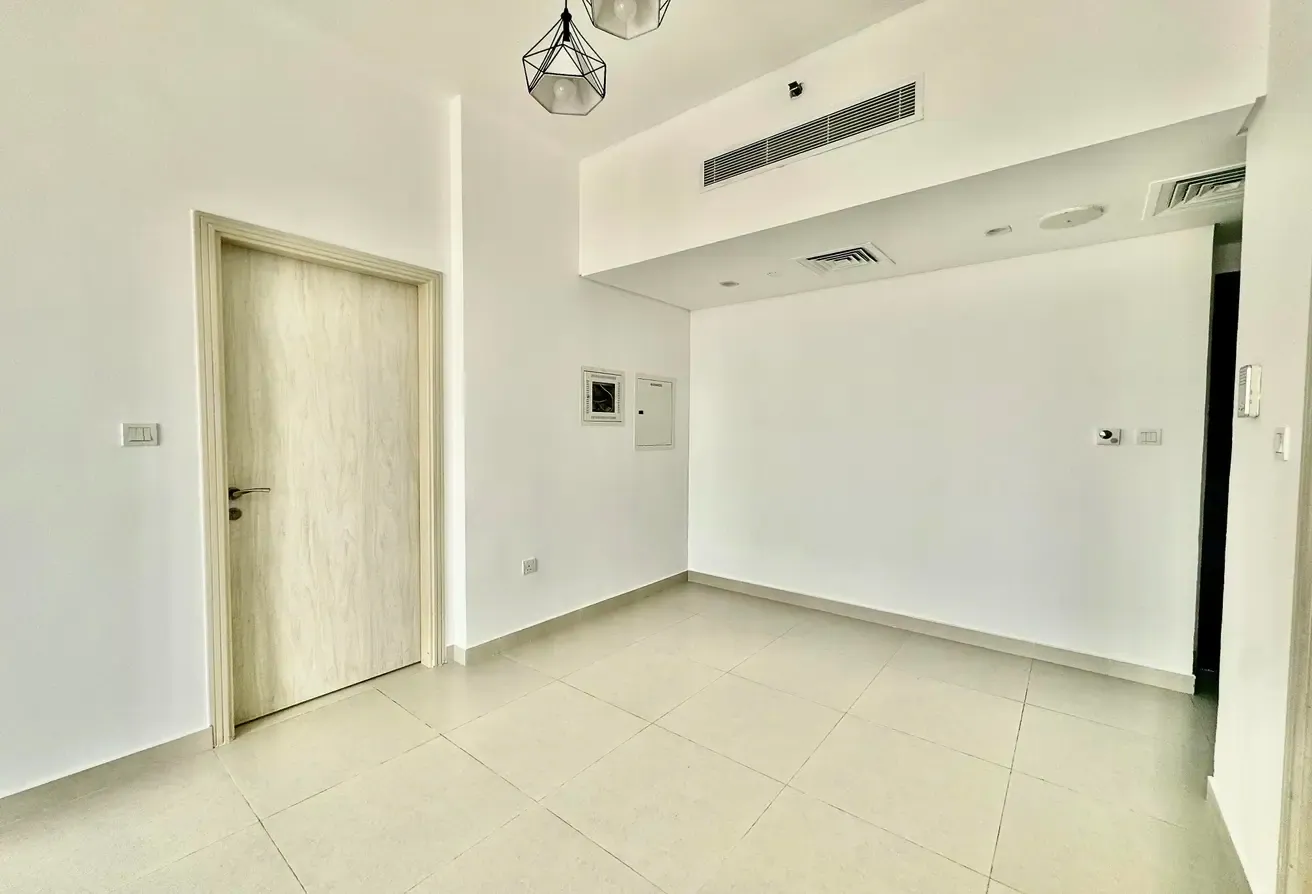 Retail Street View | Open Kitchen | Mid Floor