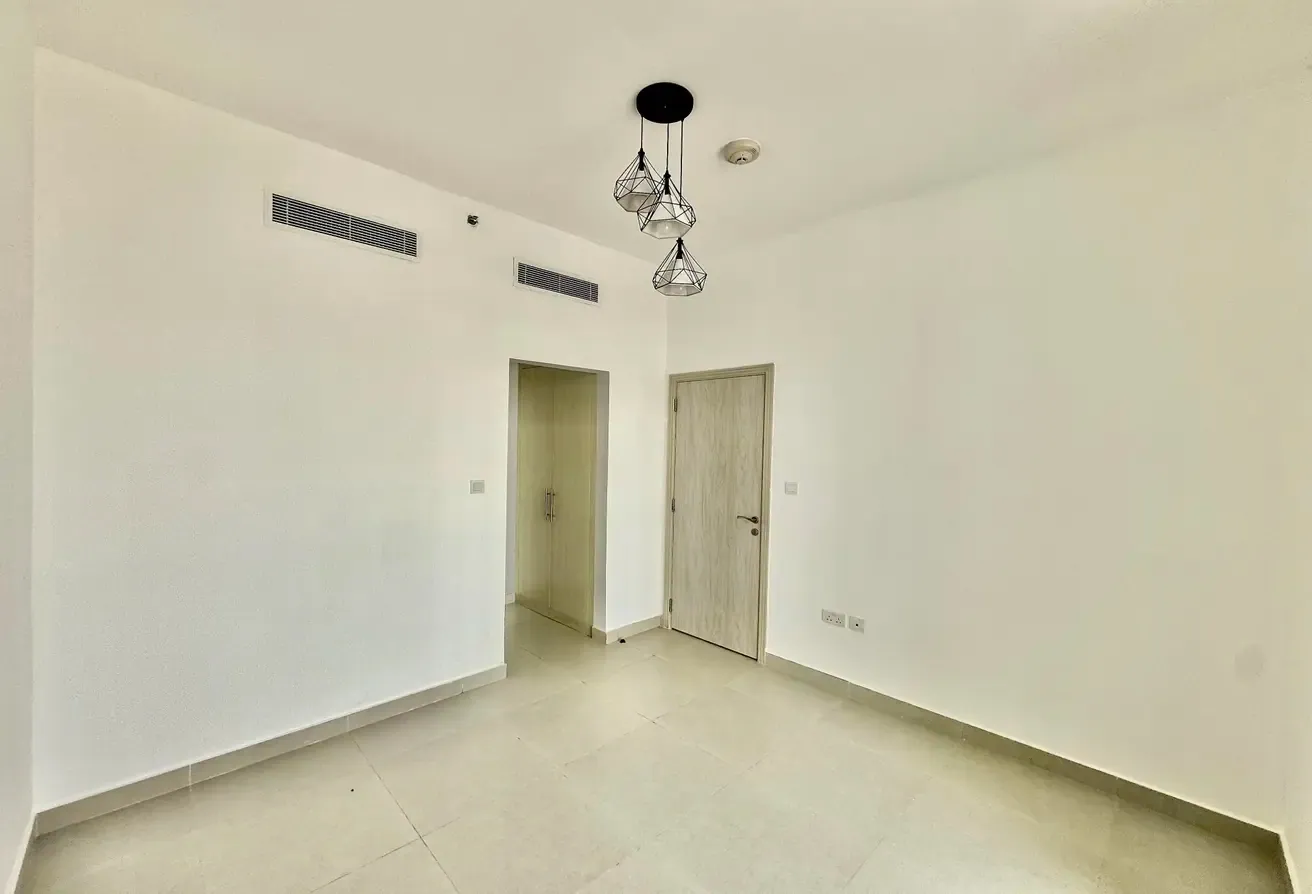 Retail Street View | Open Kitchen | Mid Floor