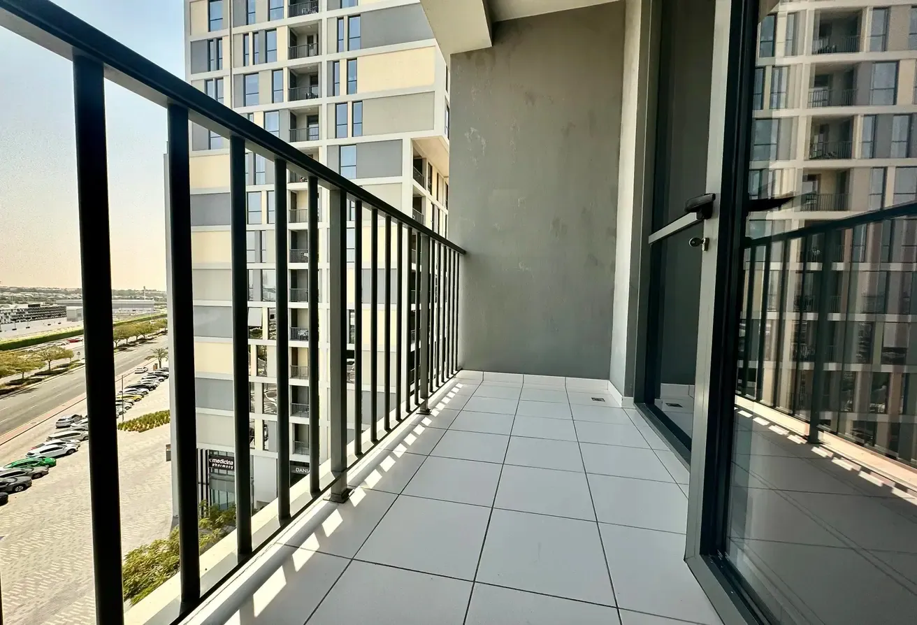 Retail Street View | Open Kitchen | Mid Floor