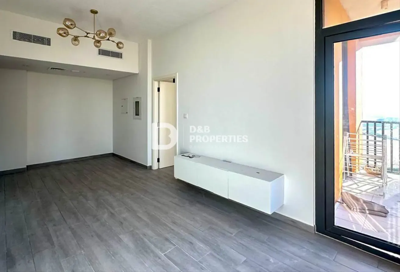 Brand NEW | Closed Kitchen | Open view
