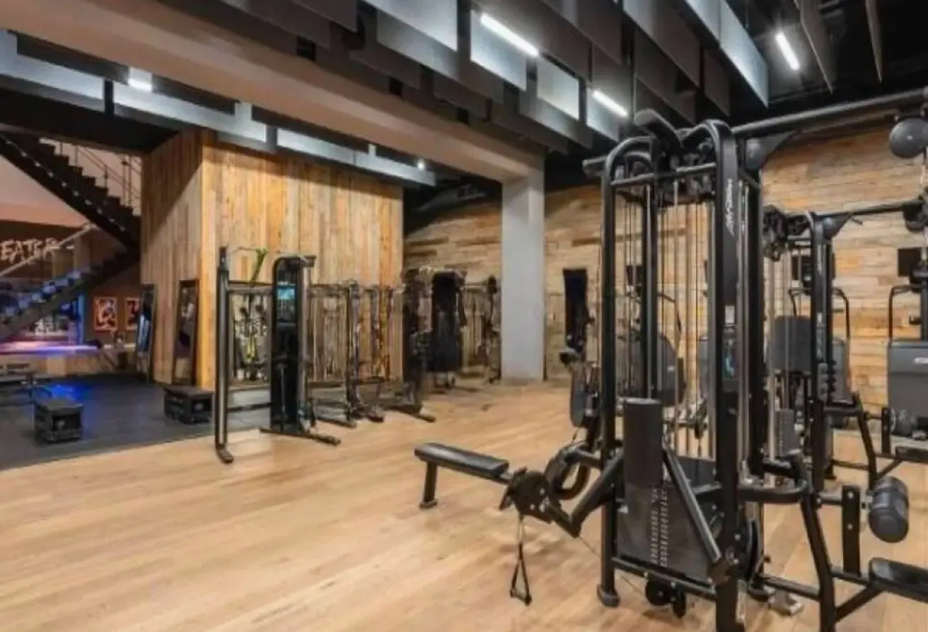 Modern Furnished| Prime Locatio | Ready to Move In