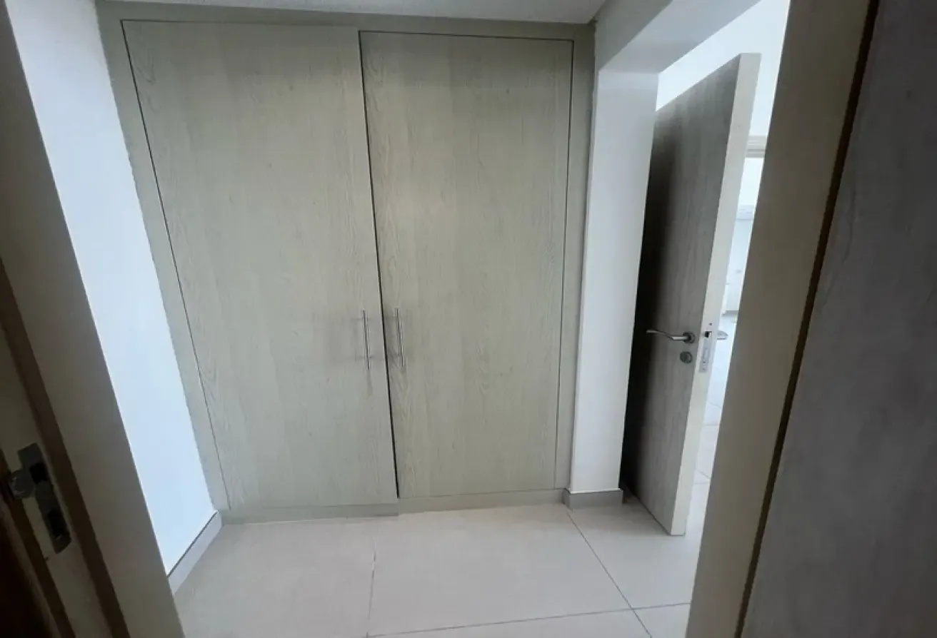 Bright 1 Br | High Floor | Ready To Move