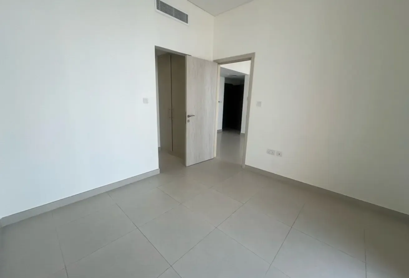 Bright 1 Br | High Floor | Ready To Move