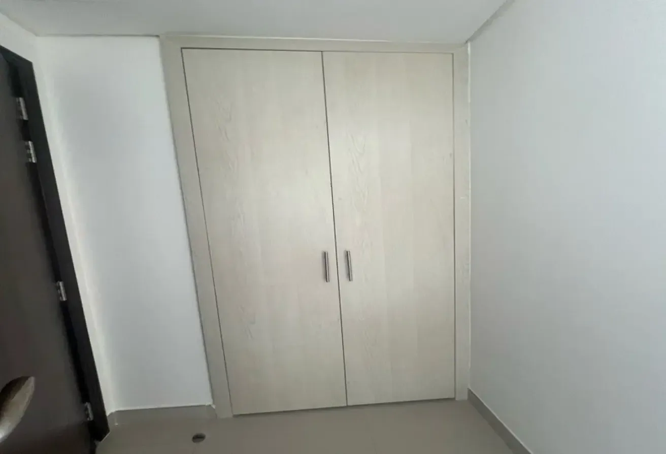 Bright 1 Br | High Floor | Ready To Move