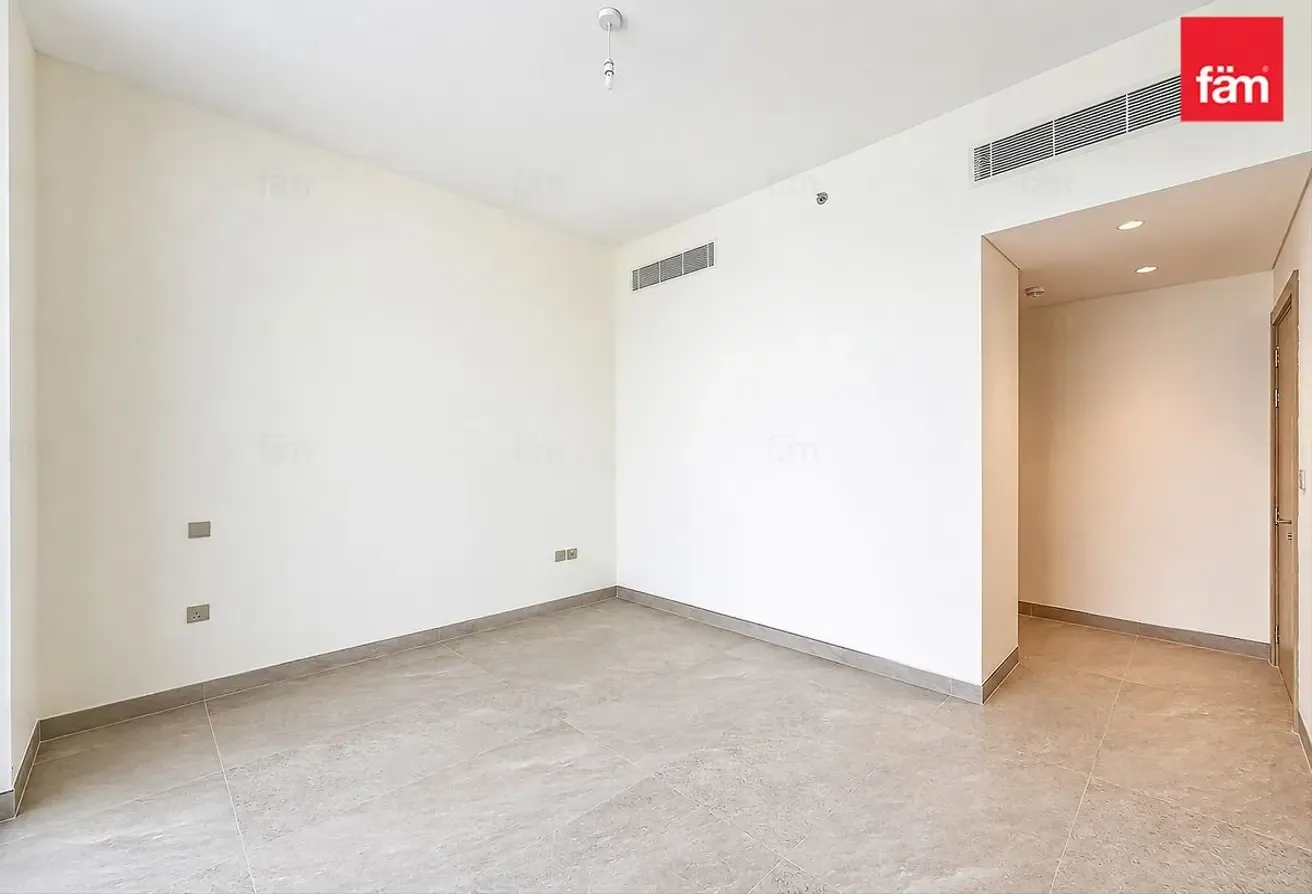 Best Deal | Vacant I Unfurnished I 4 Cheques