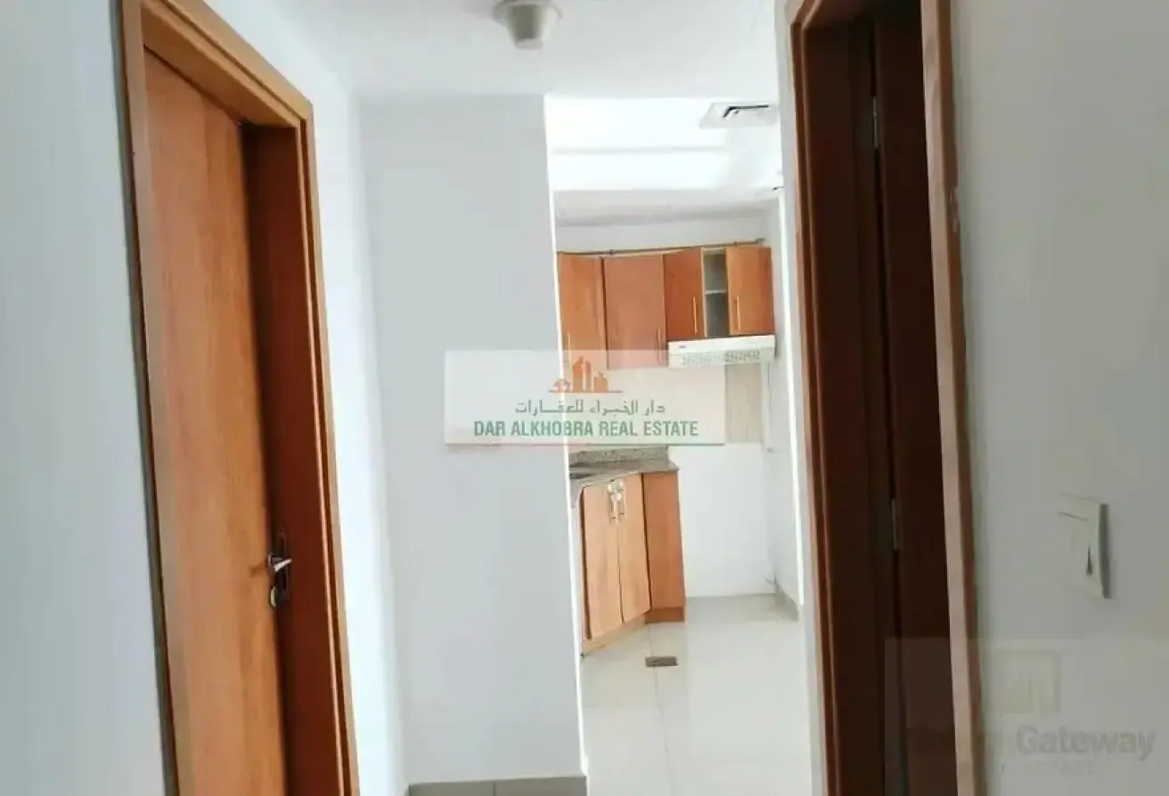 Street View 1BR | Lakeside Tower D | Open-Plan Lay