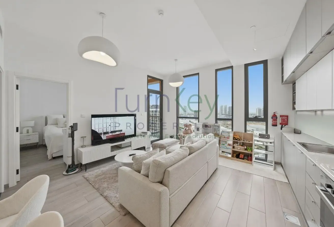 1 Bed with Skyline View I UNFURNISHED