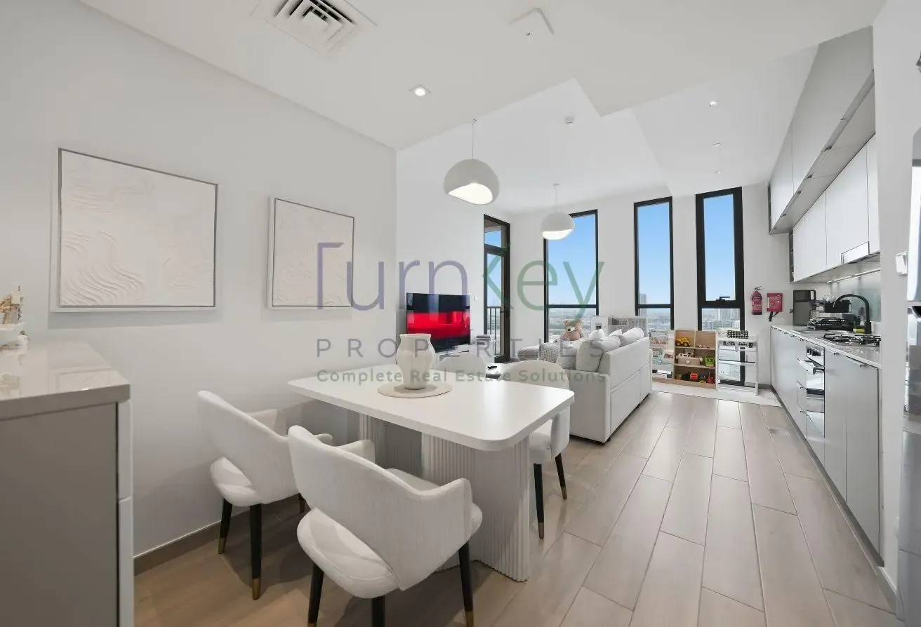 1 Bed with Skyline View I UNFURNISHED