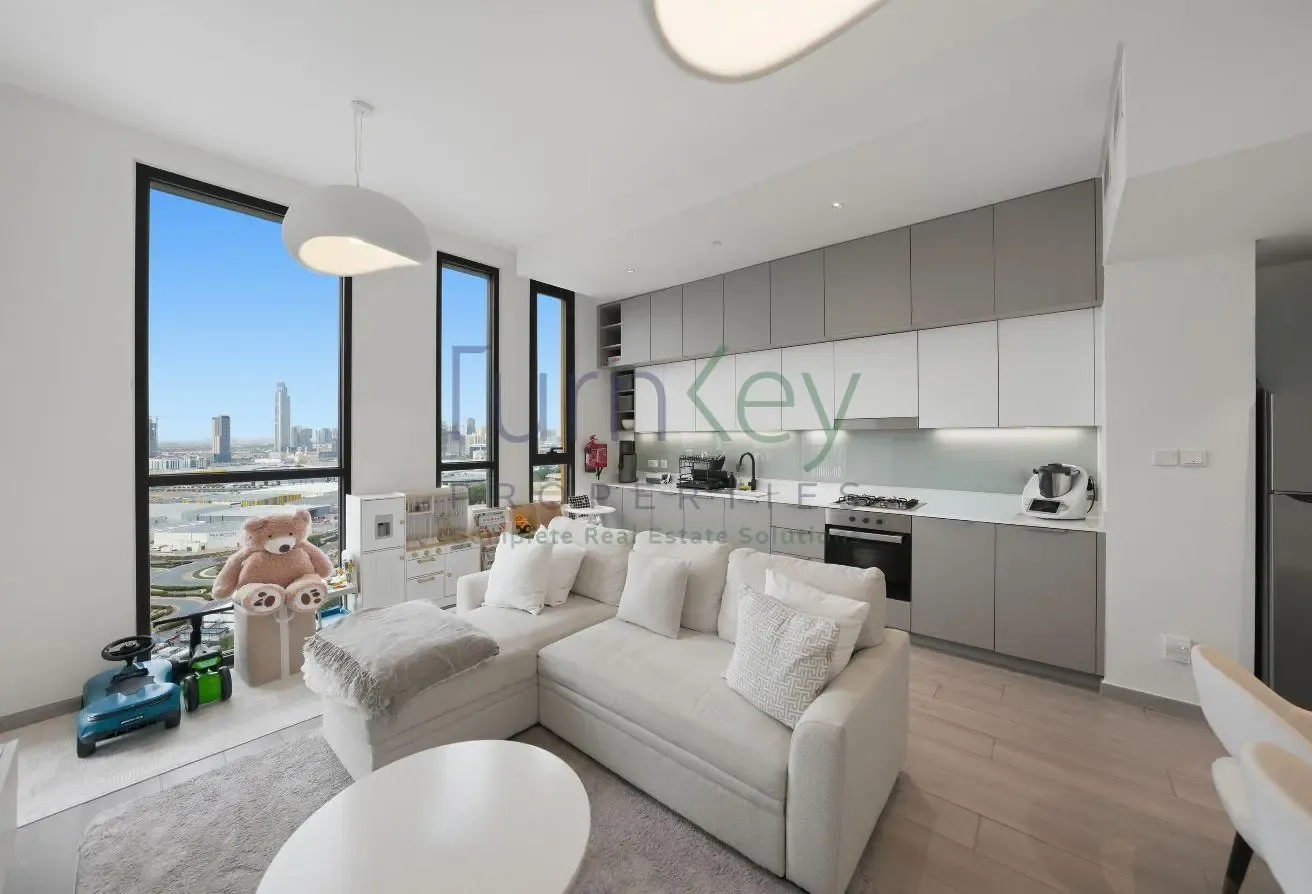 1 Bed with Skyline View I UNFURNISHED