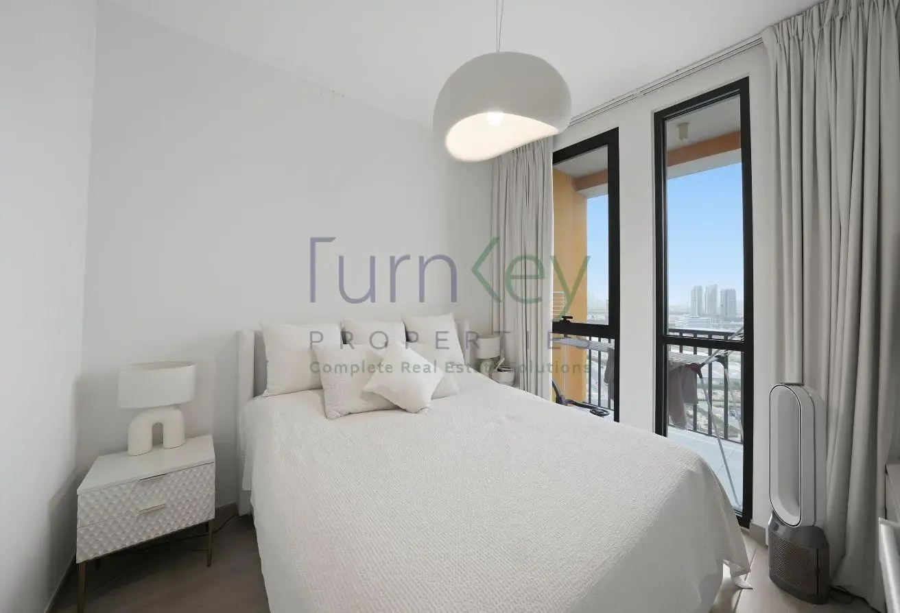 1 Bed with Skyline View I UNFURNISHED