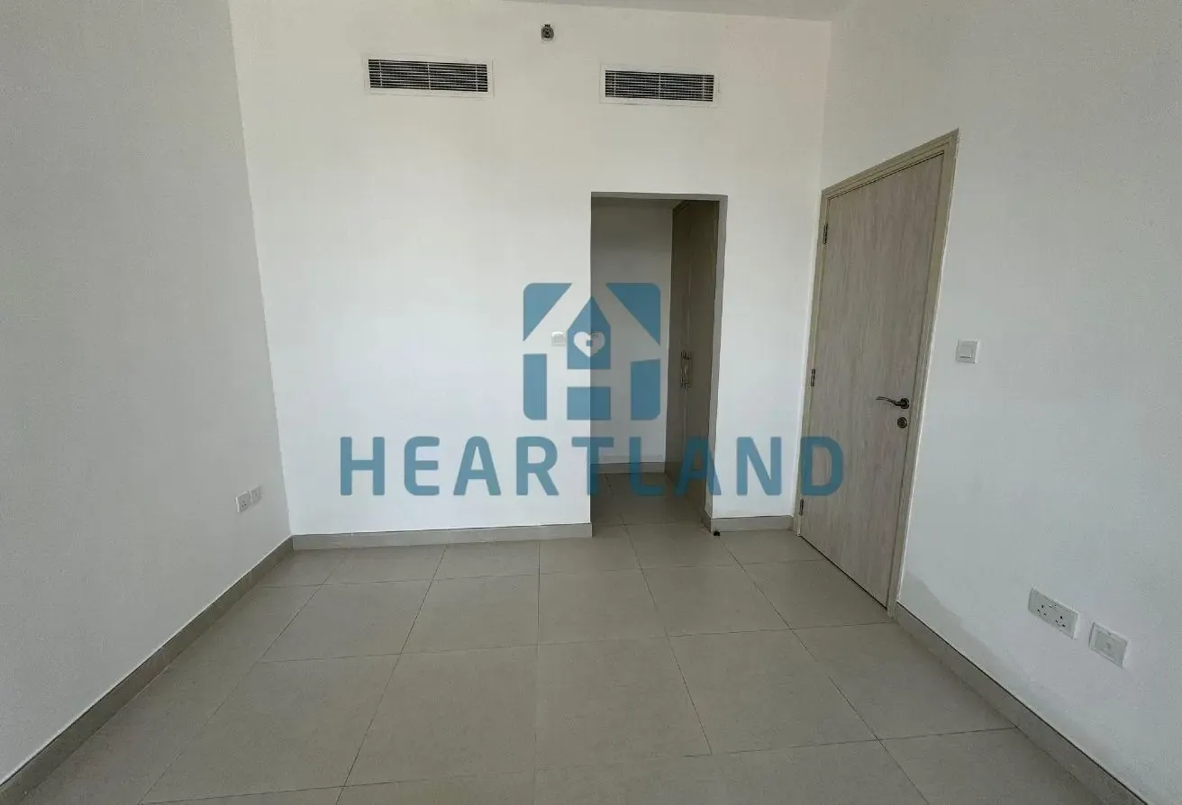 12 Cheques | Spacious One Bed Apt | Midtown