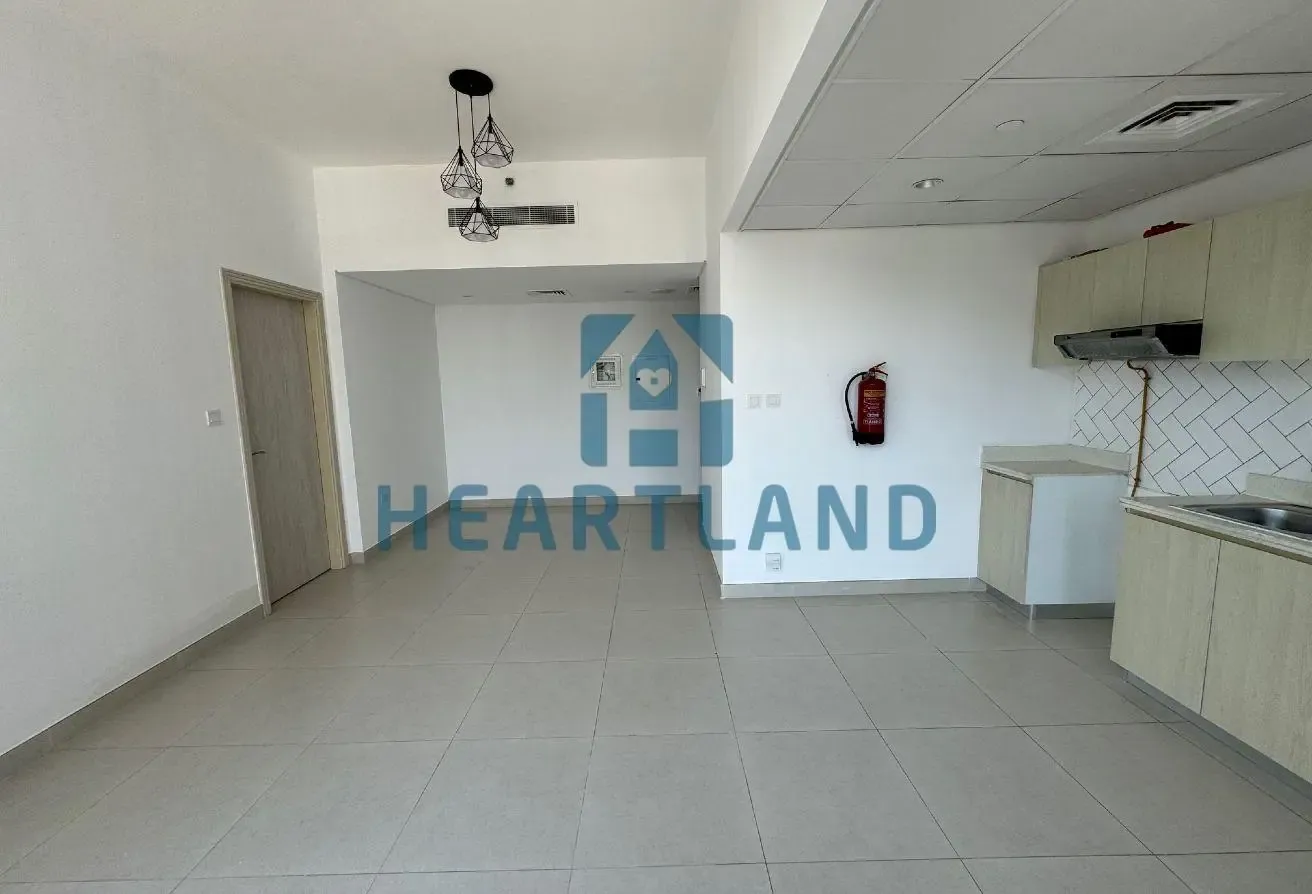 12 Cheques | Spacious One Bed Apt | Midtown