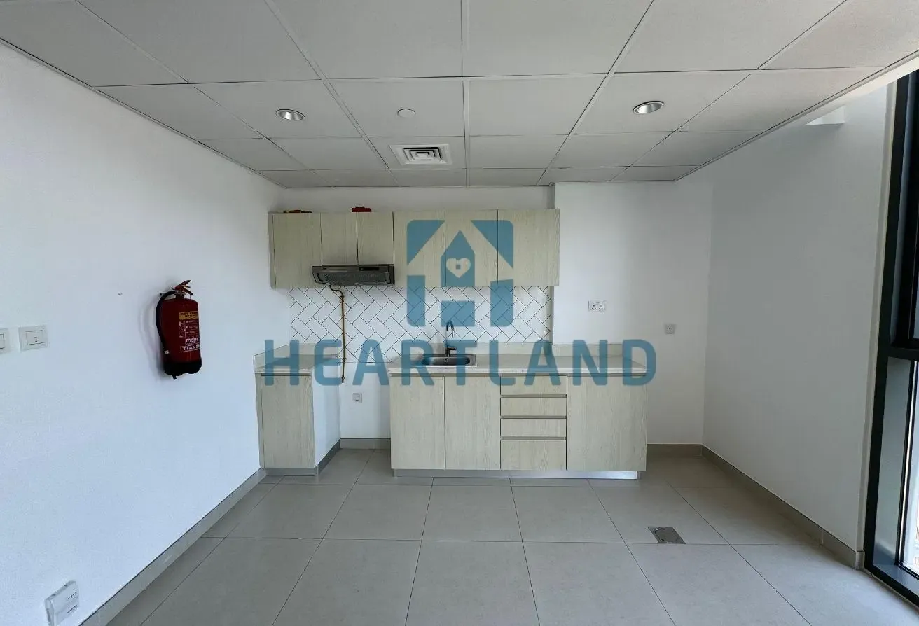 12 Cheques | Spacious One Bed Apt | Midtown