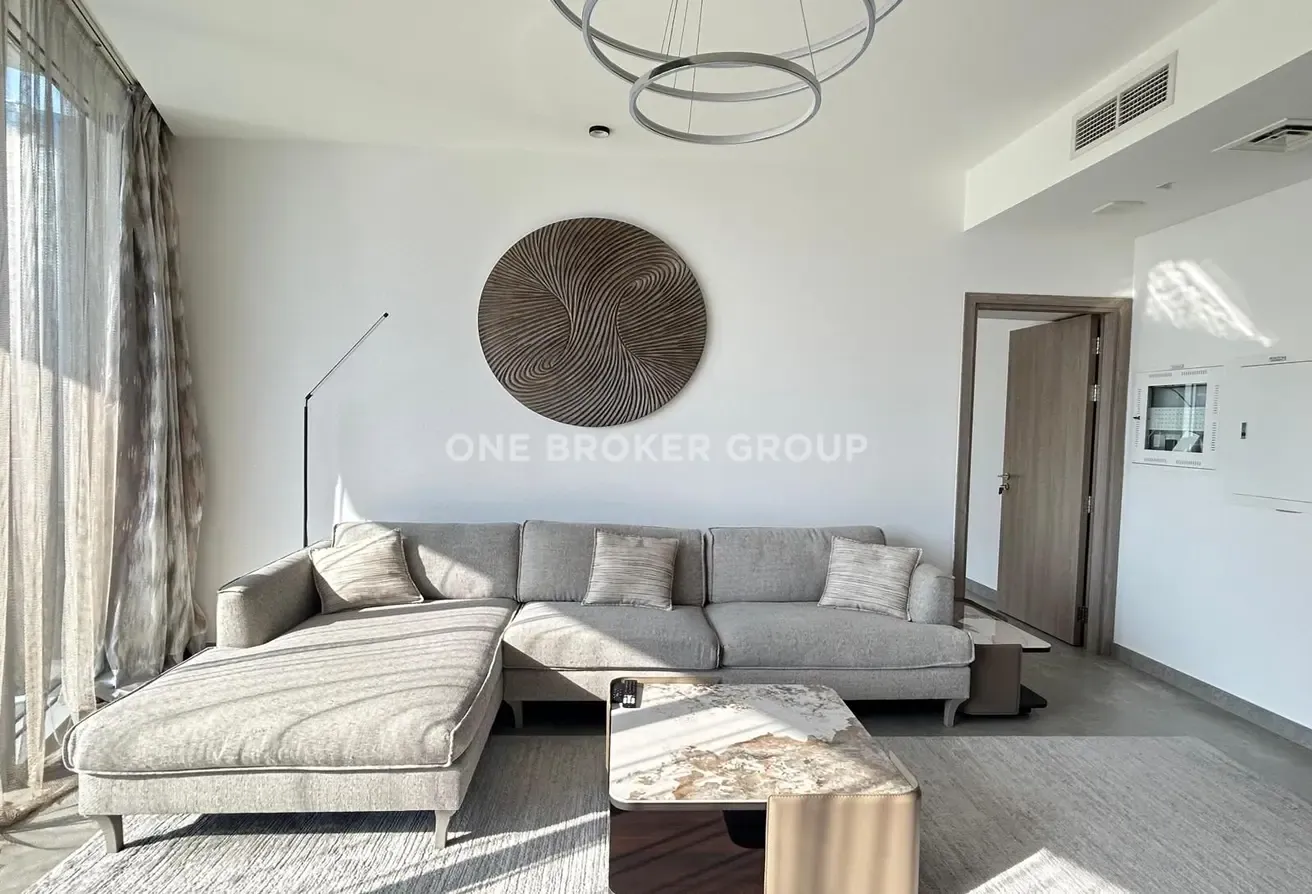 Marina View Gem | Furnished & Cosy | Upgraded