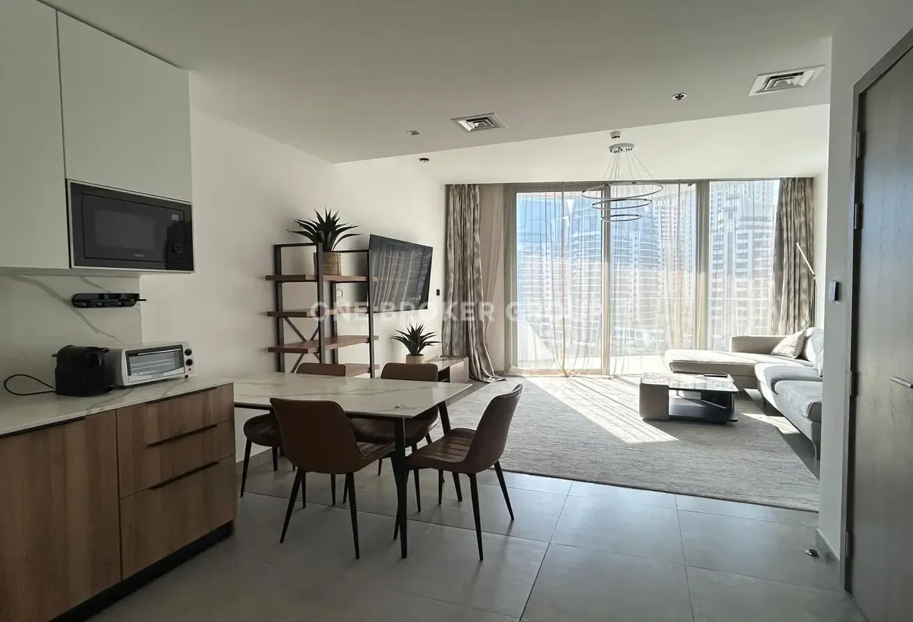 Marina View Gem | Furnished & Cosy | Upgraded