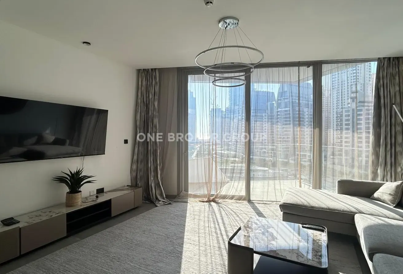 Marina View Gem | Furnished & Cosy | Upgraded